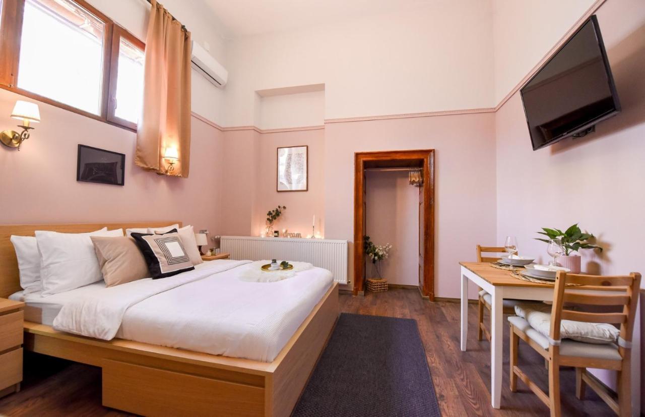 Le Petit & Cosy - Best Location Old Town & Quiet Boekarest Buitenkant foto