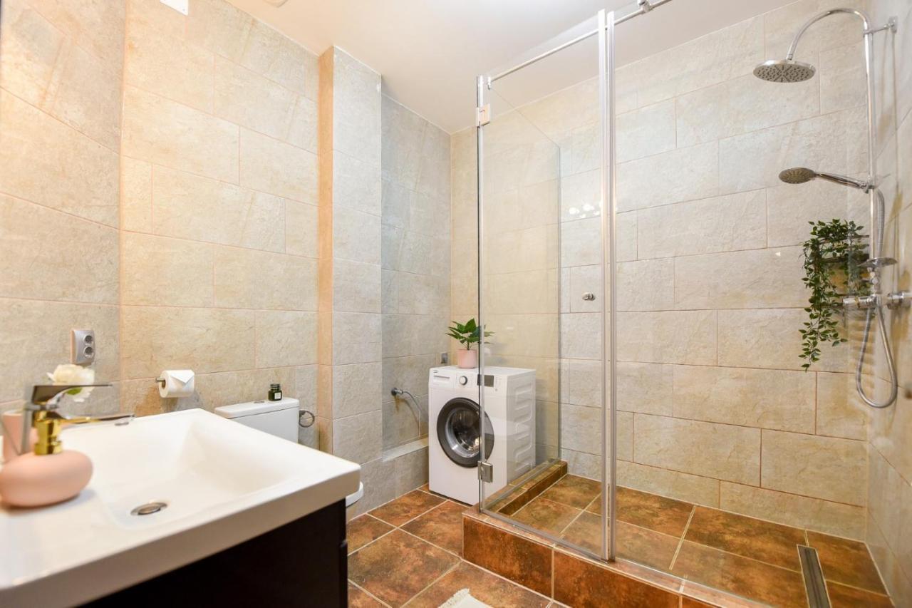 Le Petit & Cosy - Best Location Old Town & Quiet Boekarest Buitenkant foto