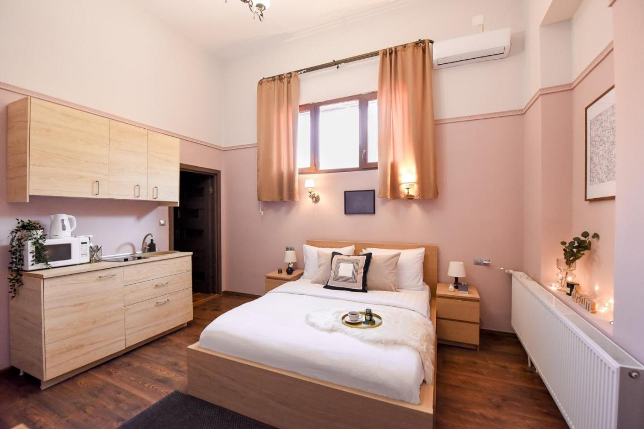 Le Petit & Cosy - Best Location Old Town & Quiet Boekarest Buitenkant foto